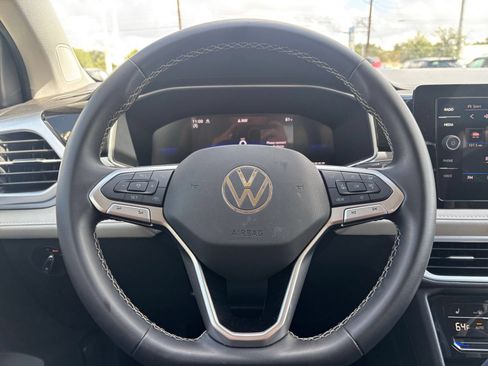 Used 2026 Volkswagen Taos SE AWD/4WD image 28