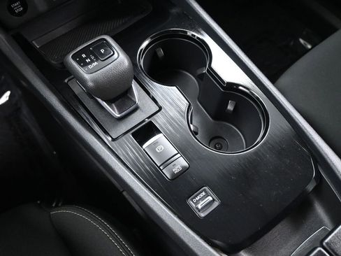 Used 2024 Nissan Rogue S image 27