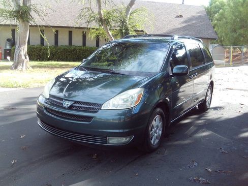 Used 2004 Toyota Sienna XLE image 2