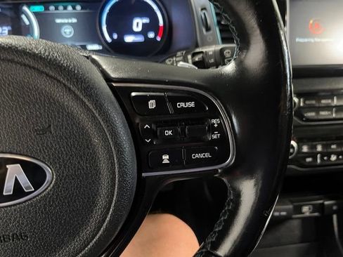 Used 2019 Kia Niro EX Premium FWD image 27