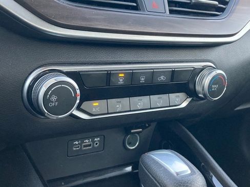 Used 2024 Nissan Altima 2.5 SV image 24