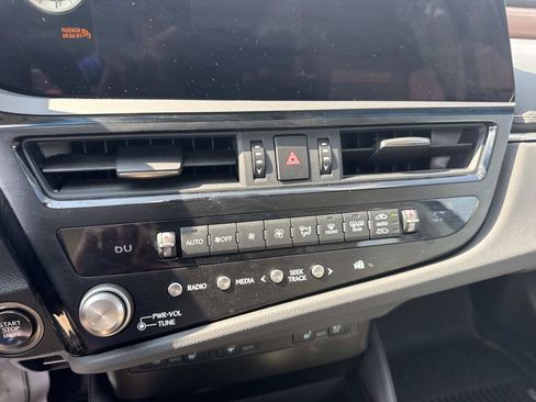 Used 2025 Lexus ES 350 w/ Premium Package image 26
