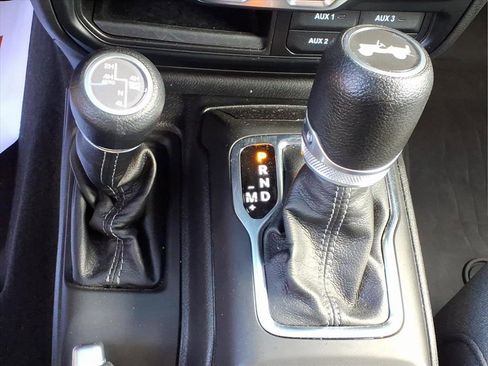 Used 2024 Jeep Wrangler Unlimited w/ Convenience Group AWD/4WD image 25