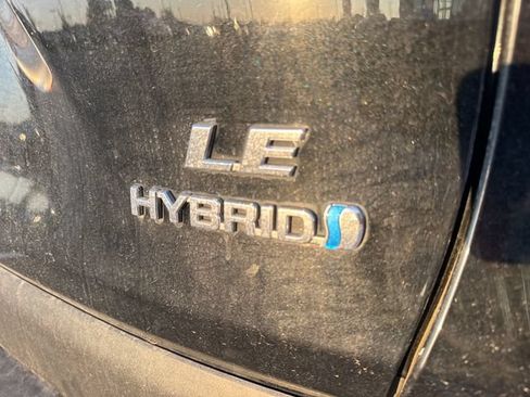 Used 2021 Toyota RAV4 LE AWD/4WD image 5