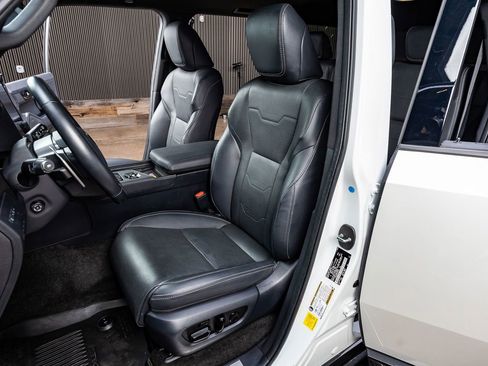 Used 2024 Lexus GX 550 w/ Accessory Package (2T) AWD/4WD image 28