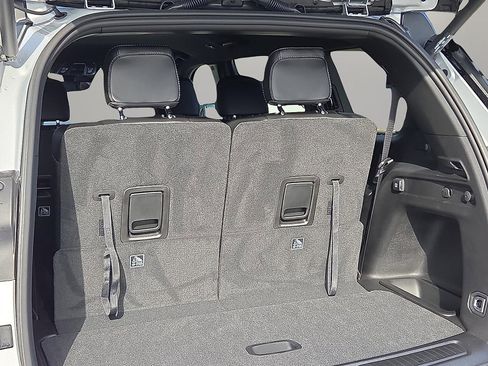 New 2025 Jeep Grand Cherokee L Laredo image 9