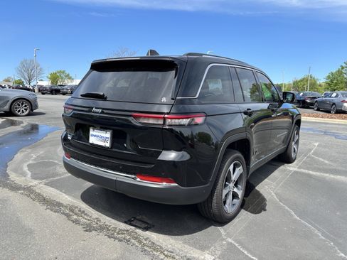 Used 2022 Jeep Grand Cherokee Limited 4xe image 12