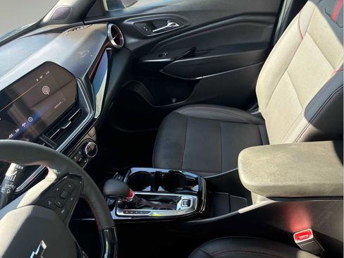 Used 2025 Chevrolet Trax RS w/ Sunroof Package FWD image 22