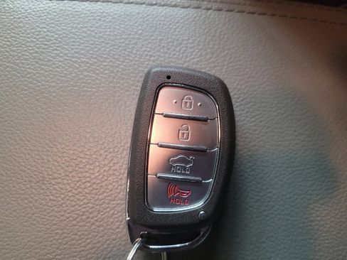 Used 2017 Hyundai Elantra Limited w/ Limited Tech Package 08 FWD image 32
