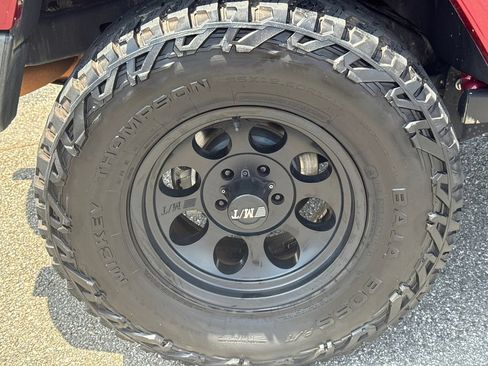 Used 2012 Jeep Wrangler Unlimited Rubicon w/ Dual Top Group AWD/4WD image 15