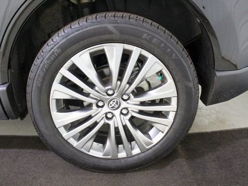 Used 2021 Toyota Venza XLE w/ Softex Package image 21