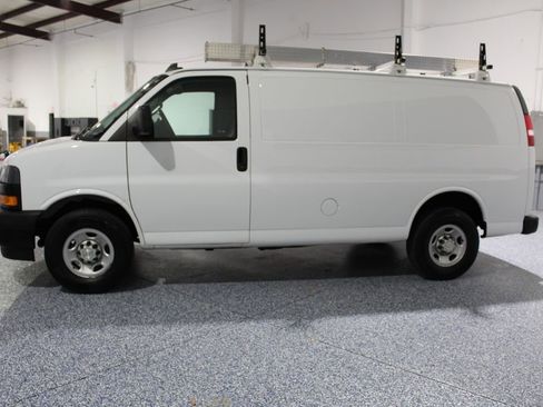 Used 2021 Chevrolet Express 2500 w/ Driver Convenience Package image 5