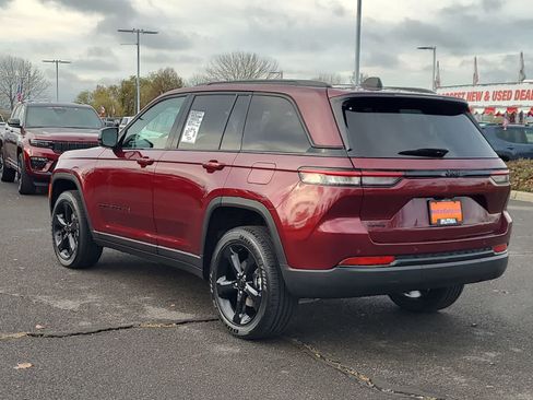New 2025 Jeep Grand Cherokee Altitude image 12