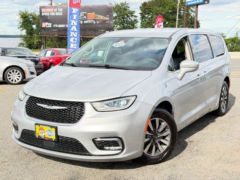 Used 2022 Chrysler Pacifica Touring-L FWD image 97