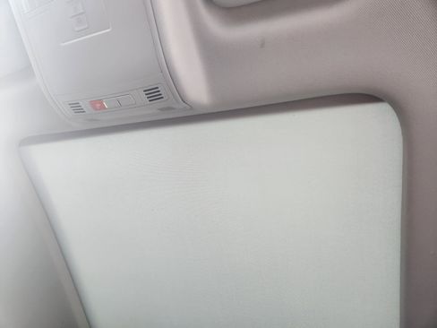 Certified 2025 Volkswagen Taos SE image 34