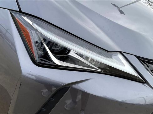 Used 2019 Lexus UX 200 image 24