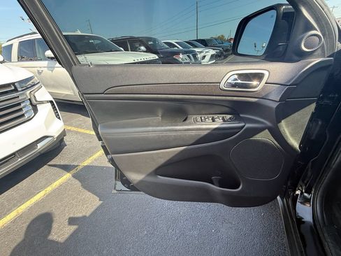 Used 2018 Jeep Grand Cherokee Altitude AWD/4WD image 11