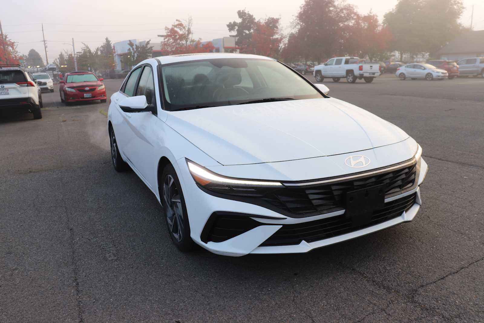 Used 2025 Hyundai Elantra Limited FWD image 3