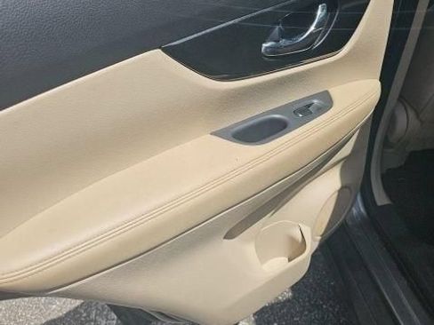 Used 2017 Nissan Rogue S FWD image 16