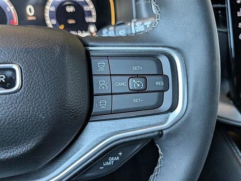 Used 2025 Jeep Wagoneer L Series II w/ 8-pass Seating Package AWD/4WD image 22