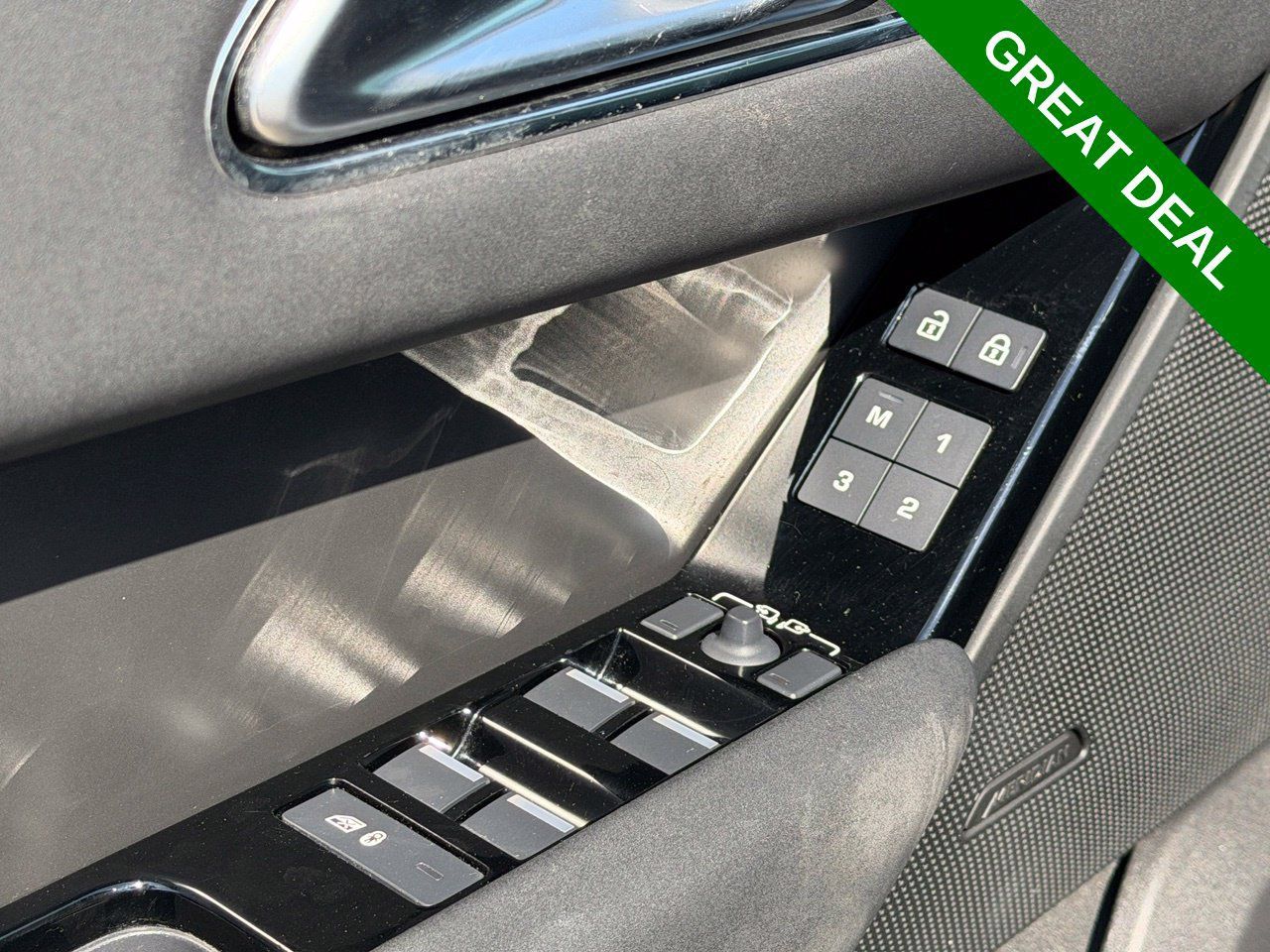 Used 2025 Land Rover Range Rover Velar Dynamic SE AWD/4WD image 28