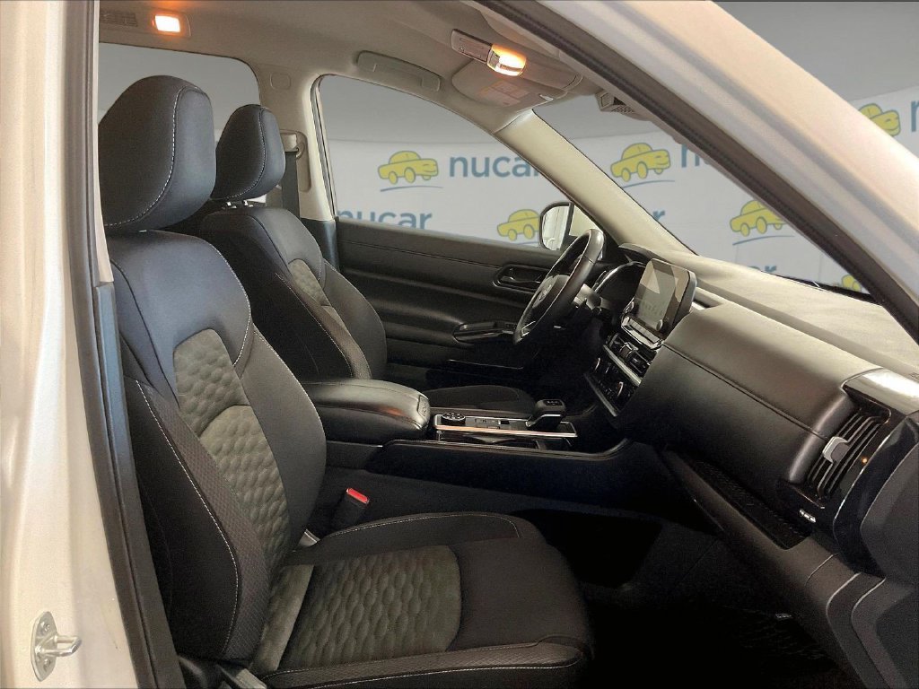 Certified 2024 Nissan Pathfinder SV w/ Lighting Package (N92) AWD/4WD image 11