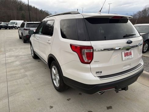 Used 2018 Ford Explorer XLT w/ Equipment Group 202A image 5