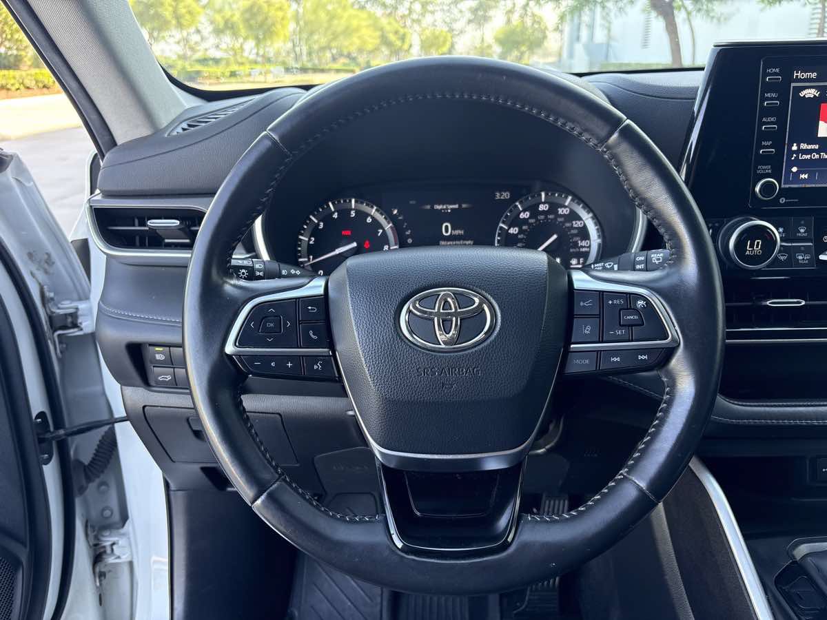 Used 2020 Toyota Highlander XLE FWD image 22
