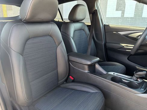 Used 2025 Buick Envista Preferred FWD image 35