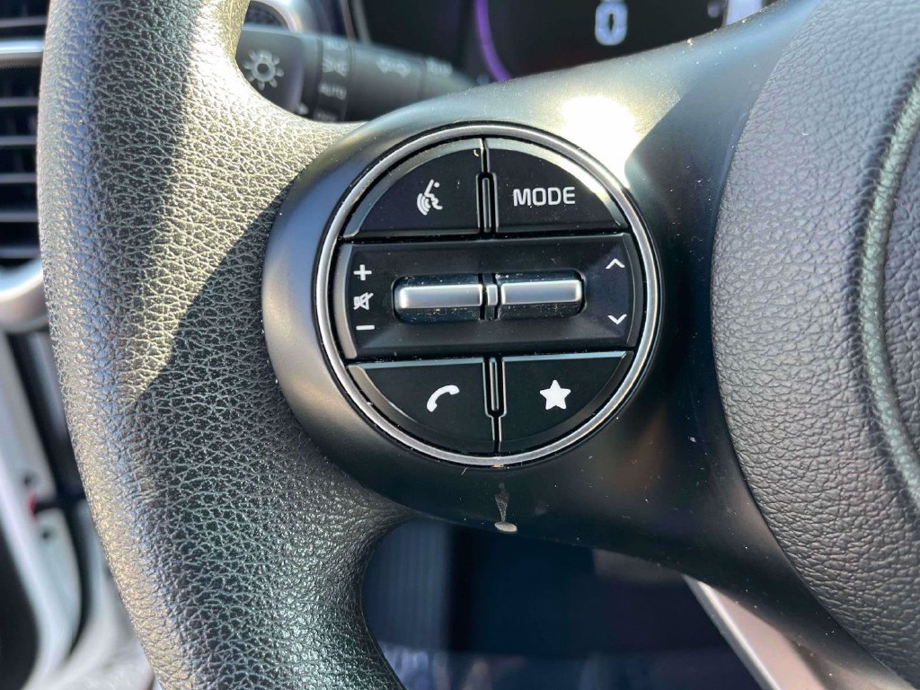 Used 2025 Kia Soul LX w/ LX Technology Package FWD image 17