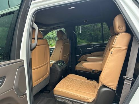 Used 2024 Cadillac Escalade Sport AWD/4WD image 41