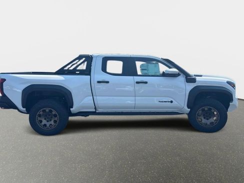 New 2025 Toyota Tacoma Trailhunter image 7