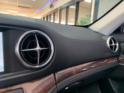 Used 2014 Mercedes-Benz SL 550 image 18