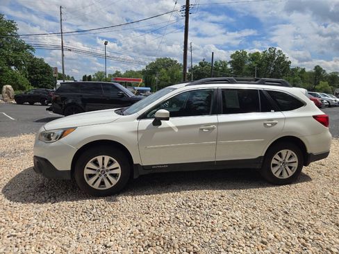 Used 2016 Subaru Outback 2.5i Premium AWD/4WD image 4