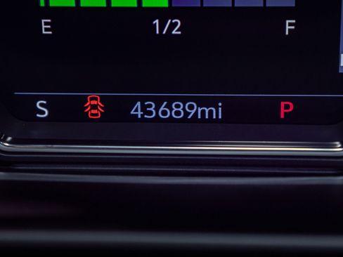 Used 2022 GMC Sierra 2500 Denali w/ Denali Black Diamond Edition image 17