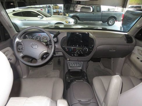 Used 2006 Toyota Sequoia SR5 AWD/4WD image 42