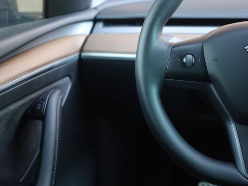 Used 2022 Tesla Model Y Performance AWD/4WD image 29