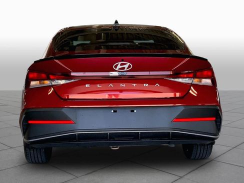 Used 2025 Hyundai Elantra Sport FWD image 5