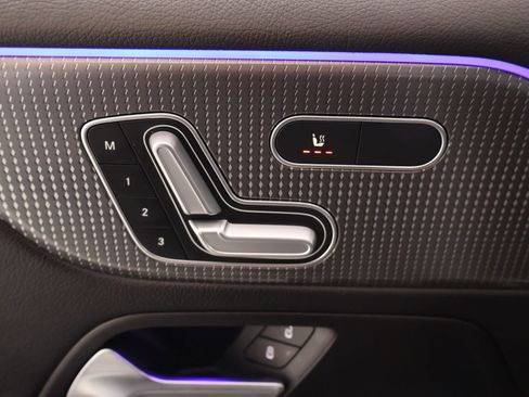 Used 2023 Mercedes-Benz GLB 250 GLB 250 image 15