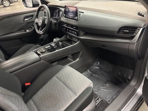 Used 2023 Nissan Rogue SV image 10