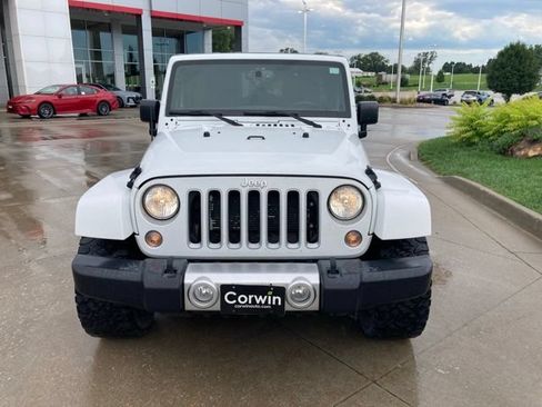 Used 2018 Jeep Wrangler Unlimited Sahara w/ Connectivity Group AWD/4WD image 10