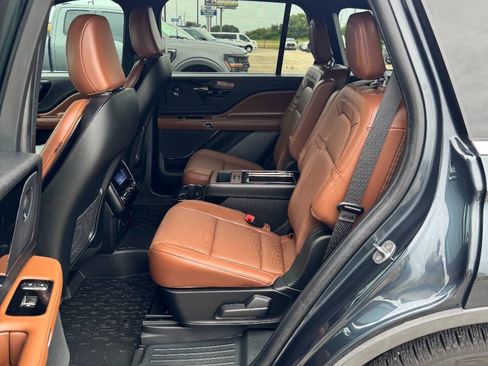 Used 2023 Lincoln Aviator Reserve w/ Equipment Group 201A RWD image 7
