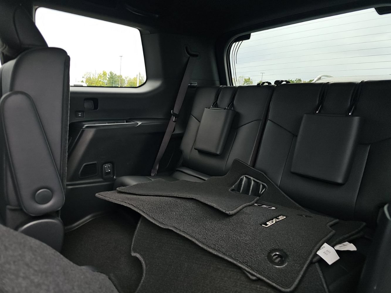 Used 2025 Lexus GX 550 w/ Cold Area Package AWD/4WD image 16