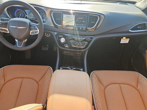 New 2026 Chrysler Pacifica Pinnacle w/ Trailer Tow Group image 13