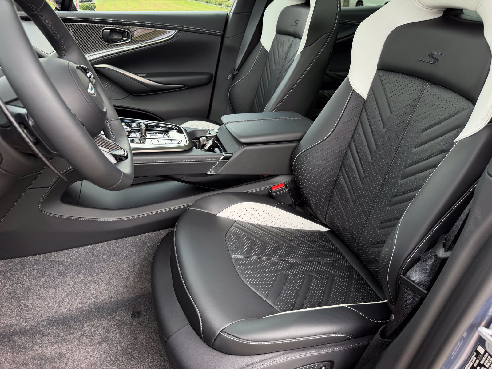 New 2026 Aston Martin DBX S AWD/4WD image 15