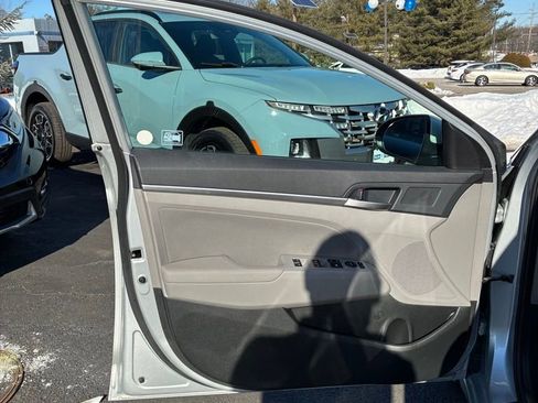 Used 2020 Hyundai Elantra SEL image 41