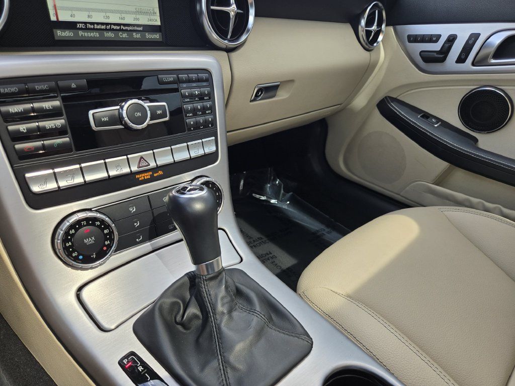 Used 2014 Mercedes-Benz SLK 250 image 21