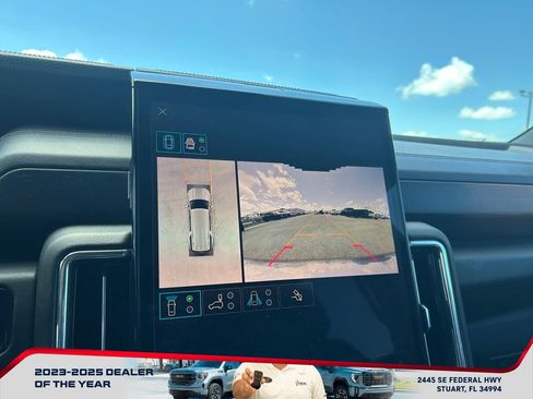 Used 2025 GMC Yukon XL Denali AWD/4WD image 34