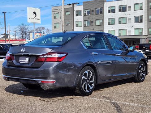 Used 2017 Honda Accord EX image 9