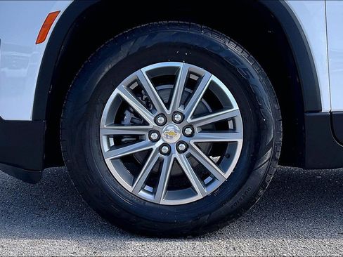 Used 2023 Chevrolet Traverse LT image 35